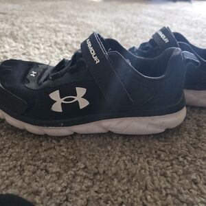 Boys Under Armour shoes size 4